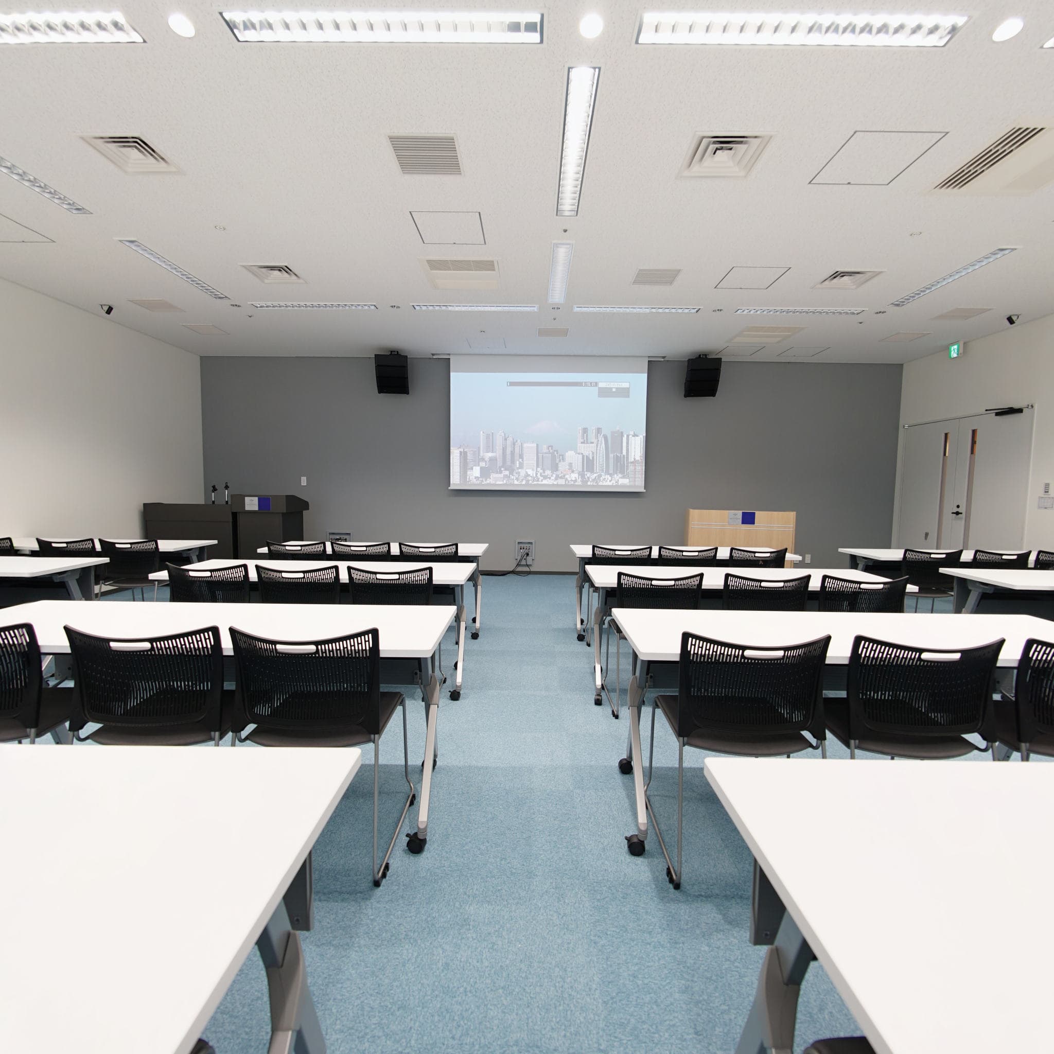 日本青年館8階の青色を基調とした会議室の360度ツアー画像